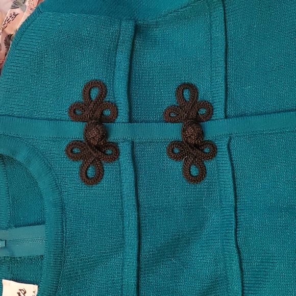 Green tunic sweater size medium - Picture 2 of 4